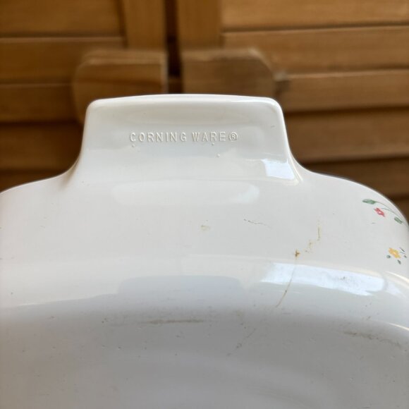 Vintage CorningWare Casserole Dish with Lid – Floral Vine Pattern - Picture 3 of 6